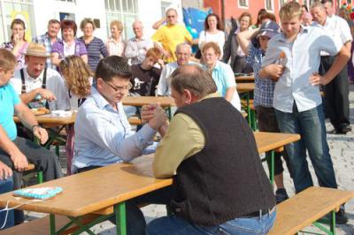 Foto des Albums: Herbstmarkt / Armdrücken 2009
