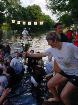 Foto des Albums: Drachenbootrennen 2004 (21.08.2004)