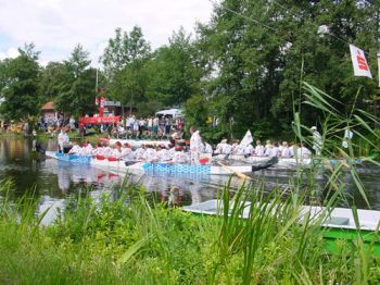 Foto des Albums: Drachenbootrennen 2004 (21.08.2004)