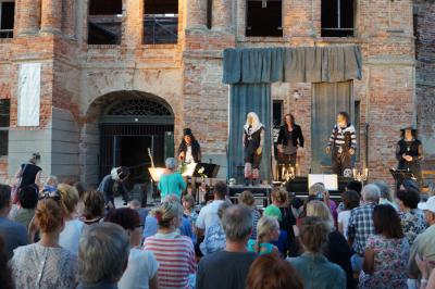 Foto des Albums: 5. Sommertheater an der Dahmer Schlossruine (18.07.2014)