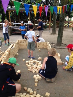 Foto des Albums: Bausteinaktion "Burg bzw. Schloss am Wasser" (24. 07. 2014)