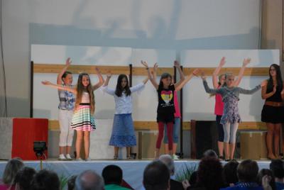 Foto des Albums: "Abgehauen - ein Teen-Abenteuer"  ein Theaterabend der 8. Klasse (27.07.2014)