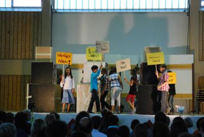 Foto des Albums: "Abgehauen - ein Teen-Abenteuer"  ein Theaterabend der 8. Klasse (27.07.2014)