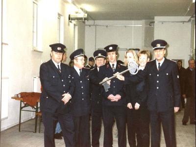 Foto des Albums: Übergabe des Feuerwehrgerätehauses Falkenhagen am 10.10.1998