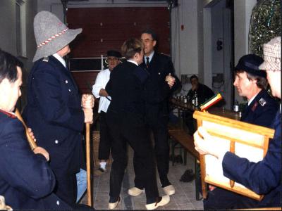 Foto des Albums: Übergabe des Feuerwehrgerätehauses Falkenhagen am 10.10.1998