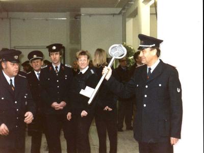 Foto des Albums: Übergabe des Feuerwehrgerätehauses Falkenhagen am 10.10.1998