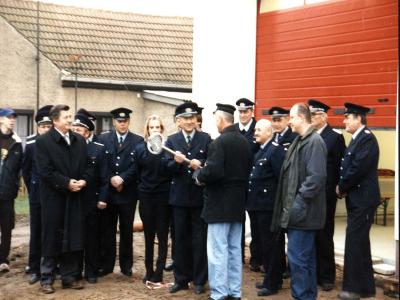 Foto des Albums: Übergabe des Feuerwehrgerätehauses Falkenhagen am 10.10.1998