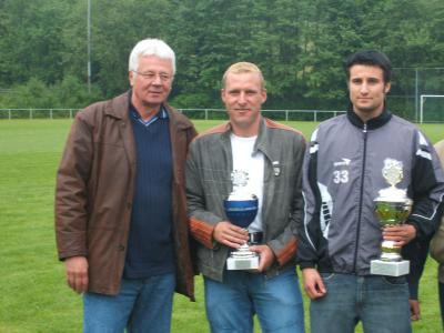 Foto des Albums: Markus Lindemann bekommt den Torjägerpokal (05. 04. 2008)