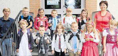 Klasse FLEX B mit Frau G&ouml;tze Bild: MAZ Beilage &ldquo;Einschulung&rdquo; vom 25.8.2014.  (Bild vergr&ouml;&szlig;ern)