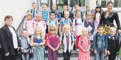 Klasse 1b mit Frau Perifanos Bild:MAZ Beilage &ldquo;Einschulung&rdquo; vom 25.8.2014.   (Bild vergr&ouml;&szlig;ern)