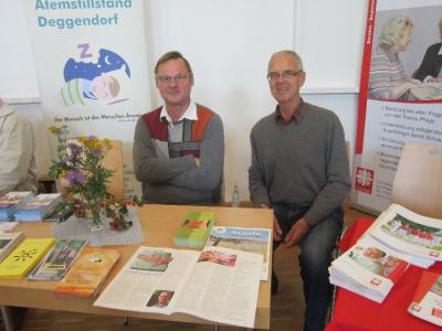 Franz mit Infomaterial  (Bild vergr&ouml;&szlig;ern)