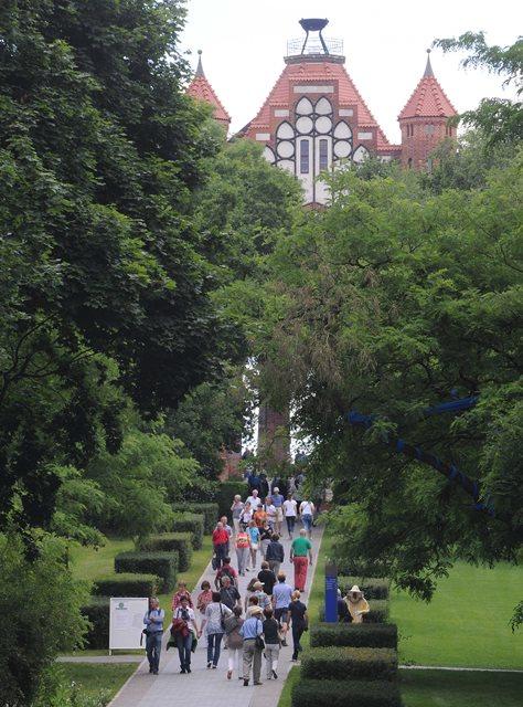 Bild : Weg zum Bismarckturm auf dem Weinberg in Rathenow