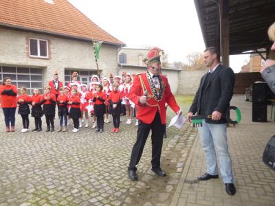 Foto des Albums: Schlüsselübergabe auf dem Hühnerhof