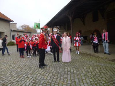 Foto des Albums: Schlüsselübergabe auf dem Hühnerhof
