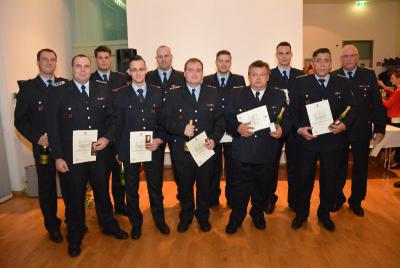 Ausgezeichnete Kammeradinnen und Kammeraden der freiwilligen Feuerwehren   (Bild vergr&ouml;&szlig;ern)