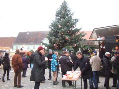 Foto des Albums: Weihnachtsmarkt in Uebigau (03. 12. 2014)