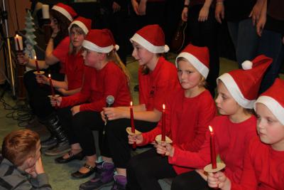 Foto des Albums: Weihnachtliche Stimmung in der Oberschule mit Grundschulteil Glöwen (04. 12. 2014)