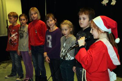 Foto des Albums: Weihnachtliche Stimmung in der Oberschule mit Grundschulteil Glöwen (04. 12. 2014)