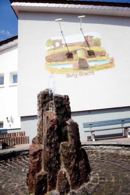 Burgbracht DGH  (Bild vergr&ouml;&szlig;ern)