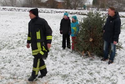 Foto des Albums: Weihnachtsbaumverbrennen der Jugendfeuerwehr (24.01.2015)