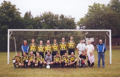 Trikot&uuml;bergabe Fa. Witt 2001 