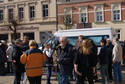 Foto des Albums: Beobachtung der partiellen Sonnenfinsternis auf dem Töpfermarkt (20.03.2015)