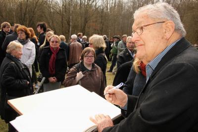 Foto des Albums: Gedenkveranstaltung zum 70. Jahrestag der Befreiung des KZ-Außenlagers Juliushütte in 2015 (16. 04. 2015)