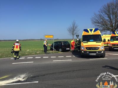 Einsatzkr&auml;fte und -fahrzeuge 