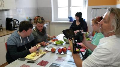 Obst schnipseln beim ZAL 
