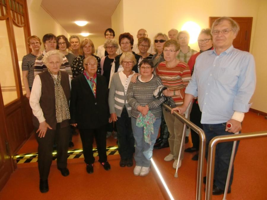 Bild: Gruppenfoto aller Teilnehmer mit Bürgermeisterin Susan Falke
