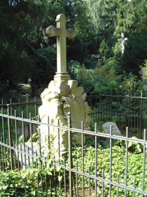 Foto des Albums: Urania-Führung über den Bornstedter Friedhof (13.07.2005)