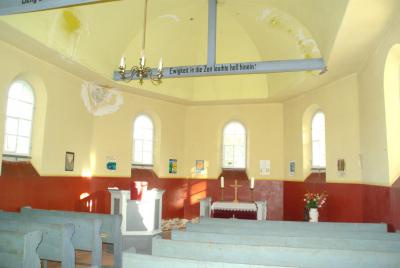 Ein Blick in die Kirche.  (Bild vergr&ouml;&szlig;ern)