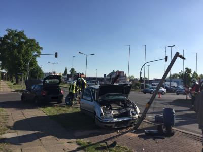 Foto des Albums: Einsatz 105/2015 - auslaufende Betriebsstoffe nach VU