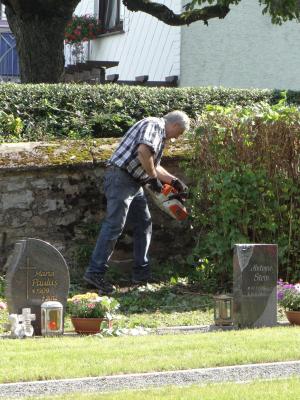 Foto des Albums: Bürgeraktion auf dem Friedhof Malborn