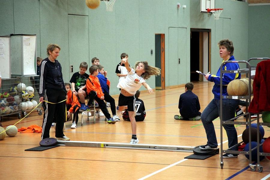 Bild: Medizinballstoß der W10