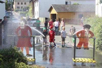 Foto des Albums: Kindergarten besucht Feuerwehr (05. 06. 2015)
