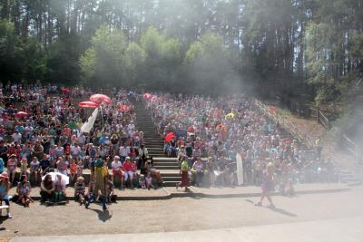 Foto des Albums: 35. Jahre Traumzauberbaum auf der Waldbühne Gehren 2015