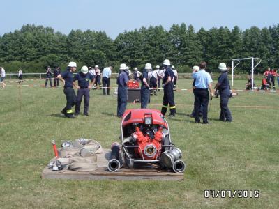 Foto des Albums: Uenze gewinnt beim 21. Kreisfeuerwehrausscheid (09. 07. 2015)