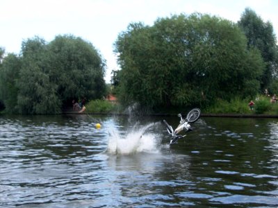 Foto des Albums: Lake Jumping 2005: die besten Sprünge (30.07.2005)