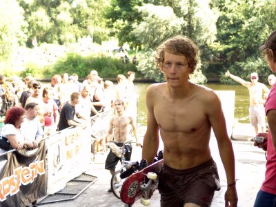 Foto des Albums: Lake Jumping 2005: die schönsten Zuschauer und Biker (30.07.2005)