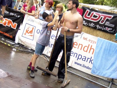 Foto des Albums: Lake Jumping 2005: die schönsten Zuschauer und Biker (30.07.2005)