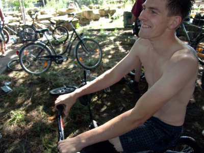 Foto des Albums: Lake Jumping 2005: die schönsten Zuschauer und Biker (30.07.2005)