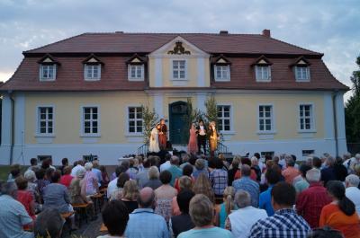 Foto des Albums: Sommertheater zur 750-Jahrfeier in Dahme/Mark im Kavalierhof (17.07.2015)