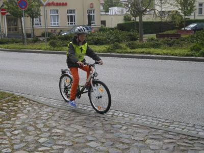 Foto des Albums: Fahrradprüfung der Viertklässler 2015 (27. 05. 2015)
