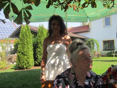 Foto des Albums: 80. Geb.Tag unserer "Oma" Regina Gimpl