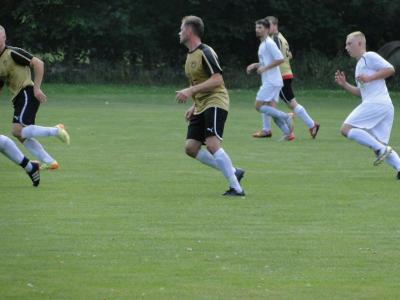 Foto des Albums: Pokalspiel HSV II - TuS II