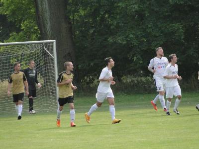 Foto des Albums: Pokalspiel HSV II - TuS II