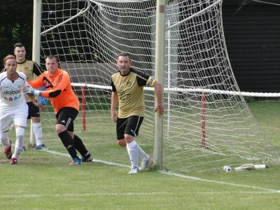 Foto des Albums: Pokalspiel HSV II - TuS II