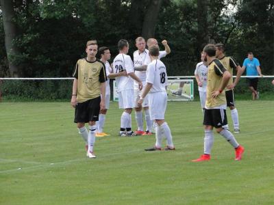 Foto des Albums: Pokalspiel HSV II - TuS II