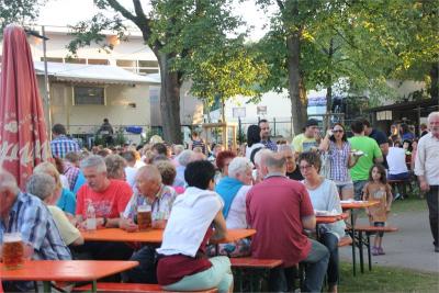 Foto des Albums: Wiesenfest (18. 07. 2015)